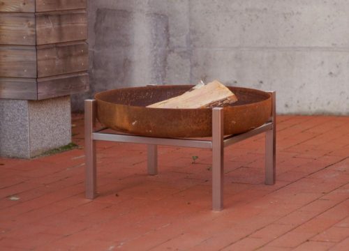 Backyard fire pit