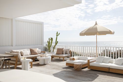Backyard reclining sunbed