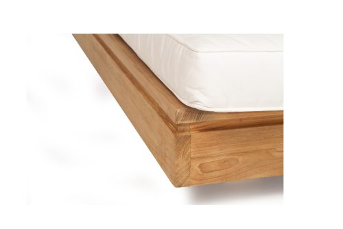 Comfortable outdoor lounger