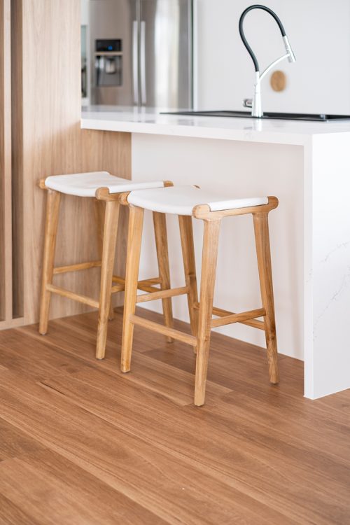 Minimalist bar stool