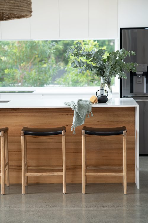 Saddle seat bar stool
