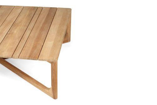 Weather-resistant table