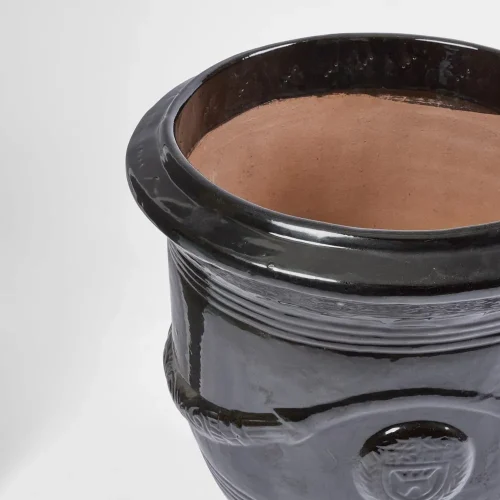 black planters set